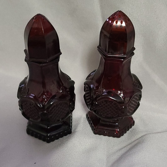 PRICE DROP! Avon-Cape Cod Salt/Pepper Shakers - Picture 1 of 1